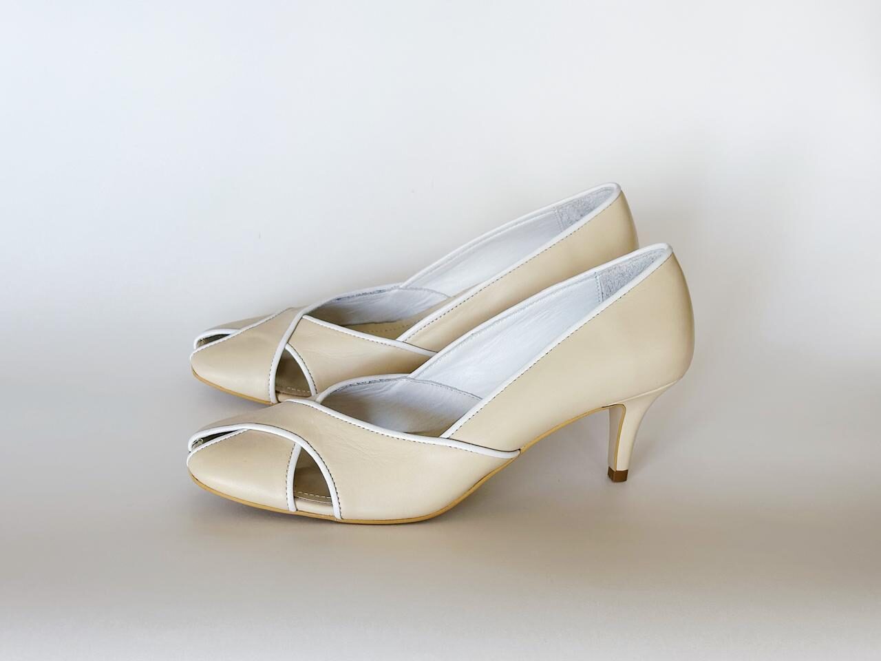 Nude two-tone kitten heels 024